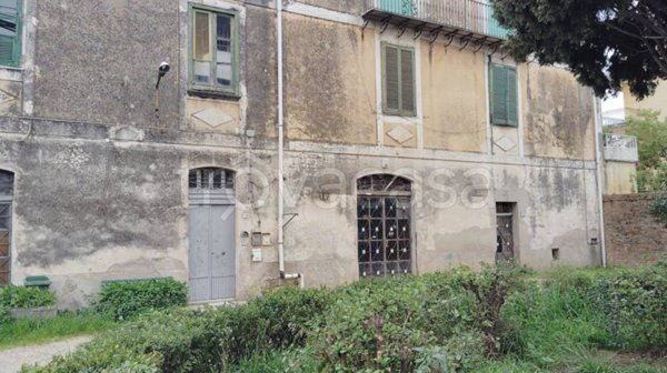 negozio in vendita a Montecorvino Rovella in zona Macchia