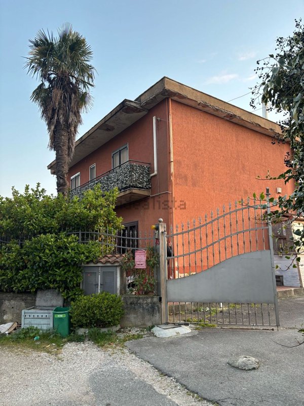 casa indipendente in vendita a Montecorvino Rovella