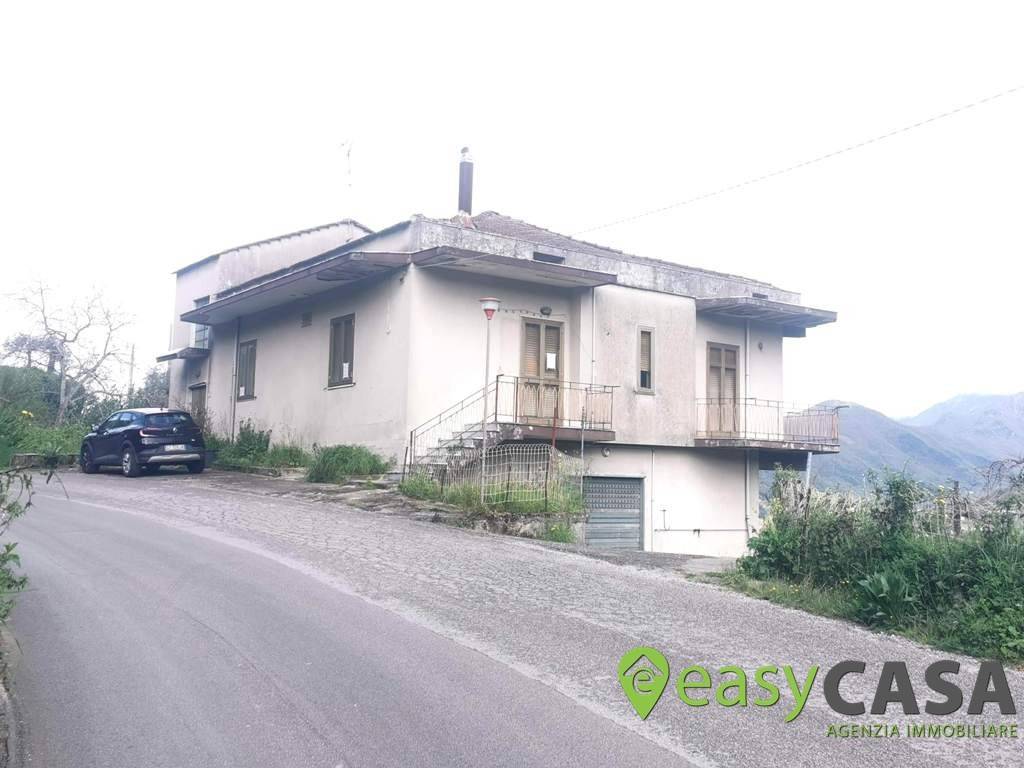 casa indipendente in vendita a Montecorvino Rovella