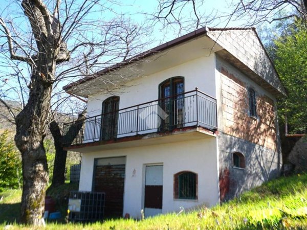casa indipendente in vendita a Montecorvino Rovella in zona Gauro