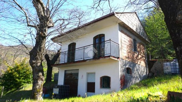 casa indipendente in vendita a Montecorvino Rovella in zona Gauro