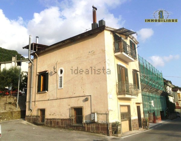 appartamento in vendita a Montecorvino Rovella in zona Gauro