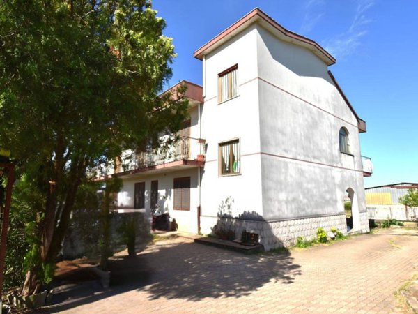 appartamento in vendita a Montecorvino Rovella in zona Macchia