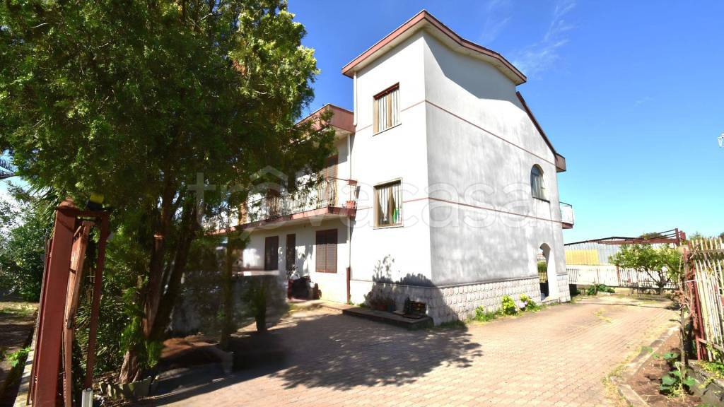 appartamento in vendita a Montecorvino Rovella in zona Macchia