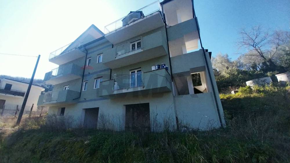 casa indipendente in vendita a Montecorvino Rovella