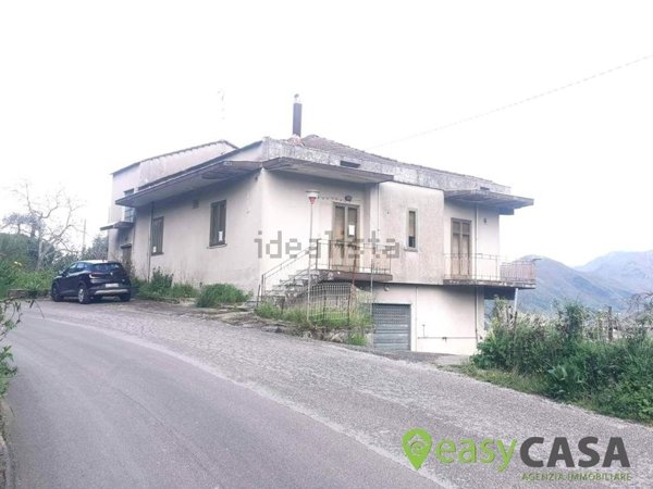 casa indipendente in vendita a Montecorvino Rovella