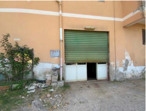 locale commerciale in vendita a Montecorvino Rovella
