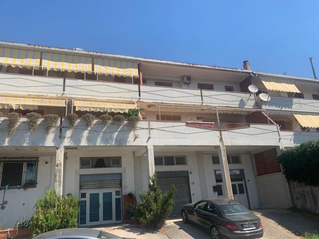 casa indipendente in vendita a Montecorvino Rovella