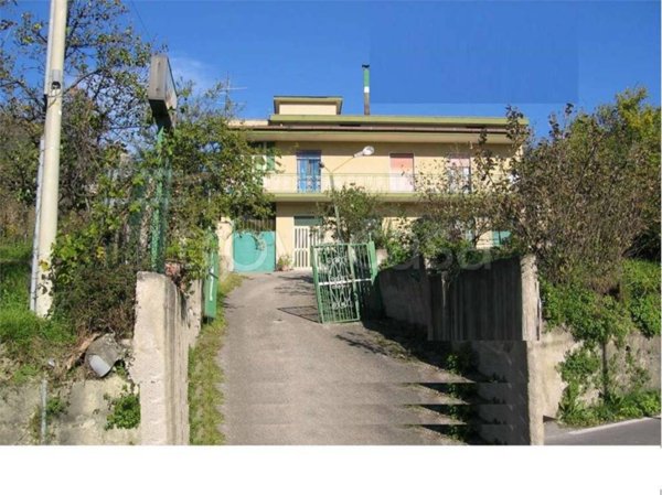casa indipendente in vendita a Montecorvino Rovella in zona Pezze