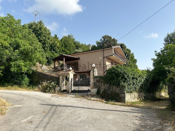 casa indipendente in vendita a Montesano sulla Marcellana
