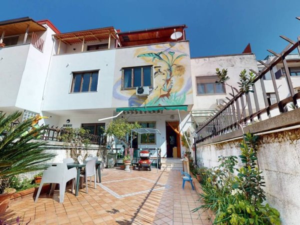 casa indipendente in vendita a Nocera Inferiore