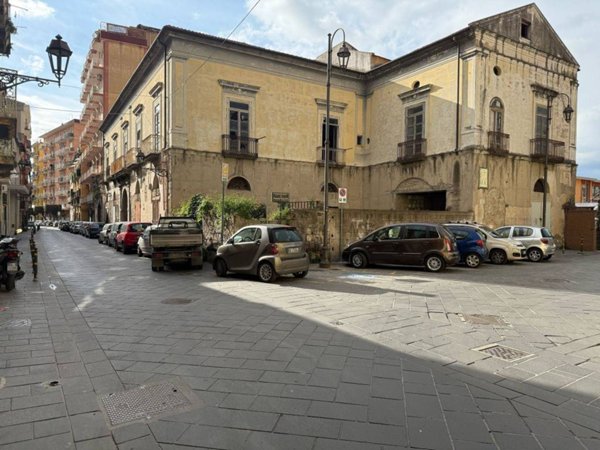 locale commerciale in vendita a Nocera Inferiore
