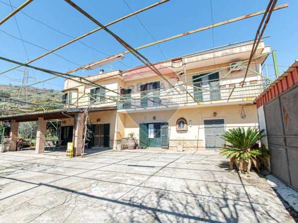 casa indipendente in vendita a Nocera Inferiore