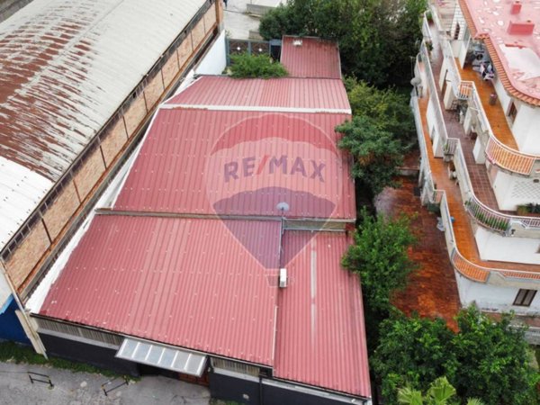 locale commerciale in vendita a Nocera Inferiore