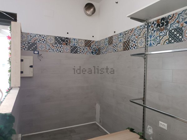 locale commerciale in vendita a Nocera Inferiore