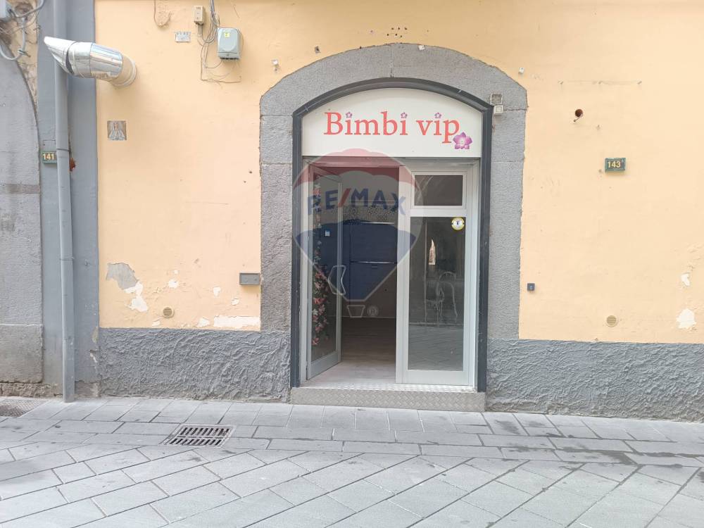 locale commerciale in vendita a Nocera Inferiore