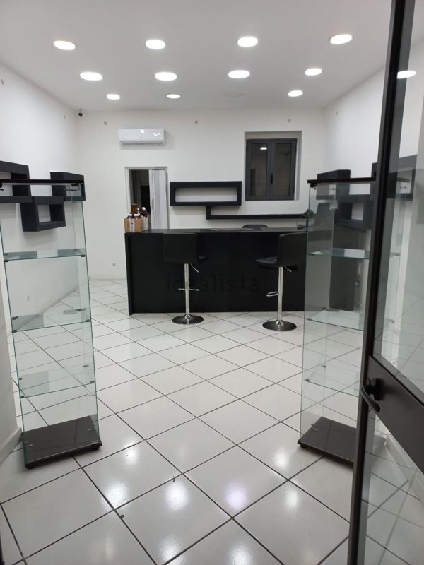 locale commerciale in vendita a Nocera Inferiore