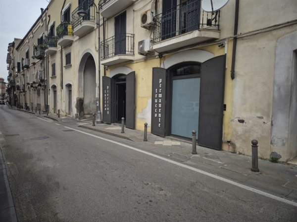 locale commerciale in vendita a Nocera Inferiore
