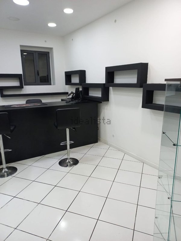 locale commerciale in vendita a Nocera Inferiore
