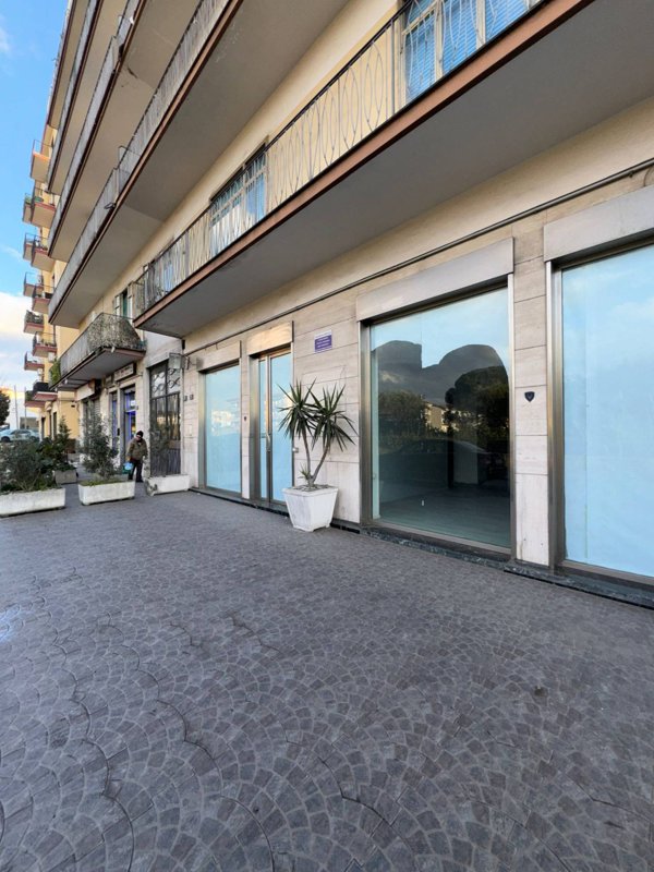 locale commerciale in vendita a Nocera Inferiore