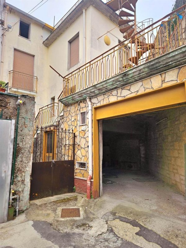 casa indipendente in vendita a Nocera Superiore in zona Pareti