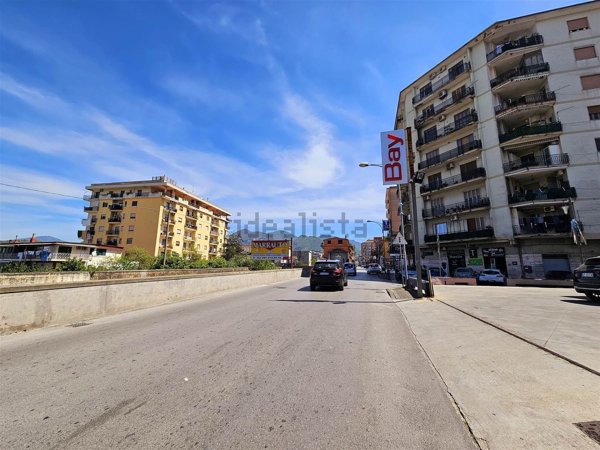 locale di sgombero in vendita a Nocera Superiore in zona Pareti