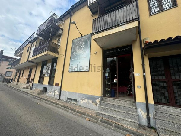 locale commerciale in vendita a Nocera Superiore