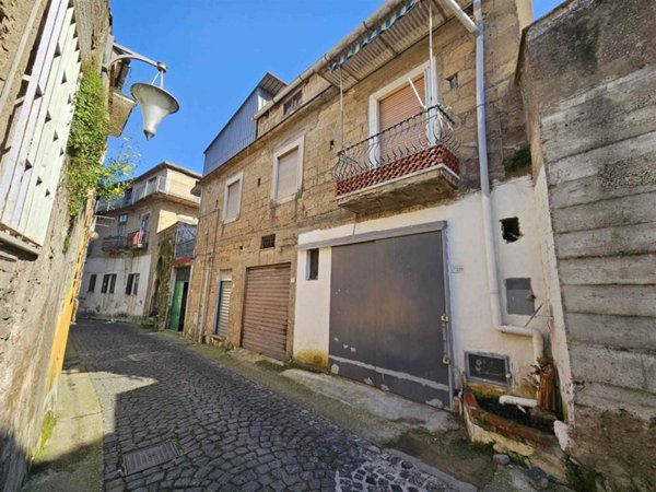 casa indipendente in vendita a Nocera Superiore in zona Pareti