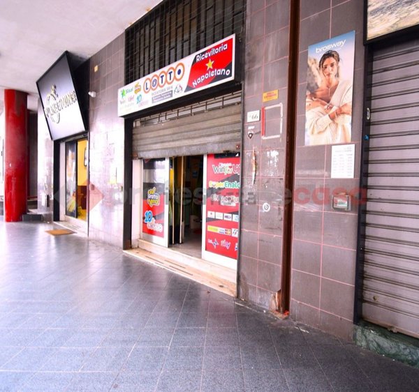 locale commerciale in vendita a Nocera Superiore
