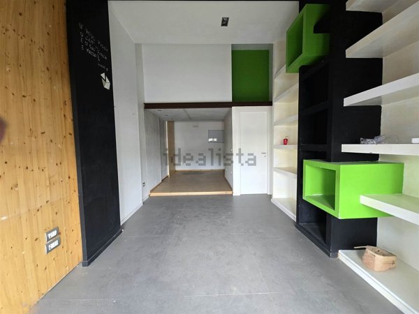 locale commerciale in vendita a Nocera Superiore