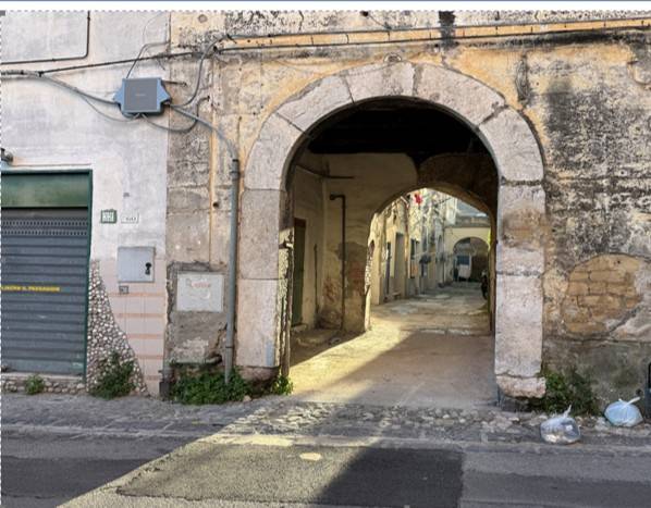 locale commerciale in vendita a Nocera Superiore