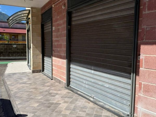 negozio in vendita a Nocera Superiore in zona Pecorari