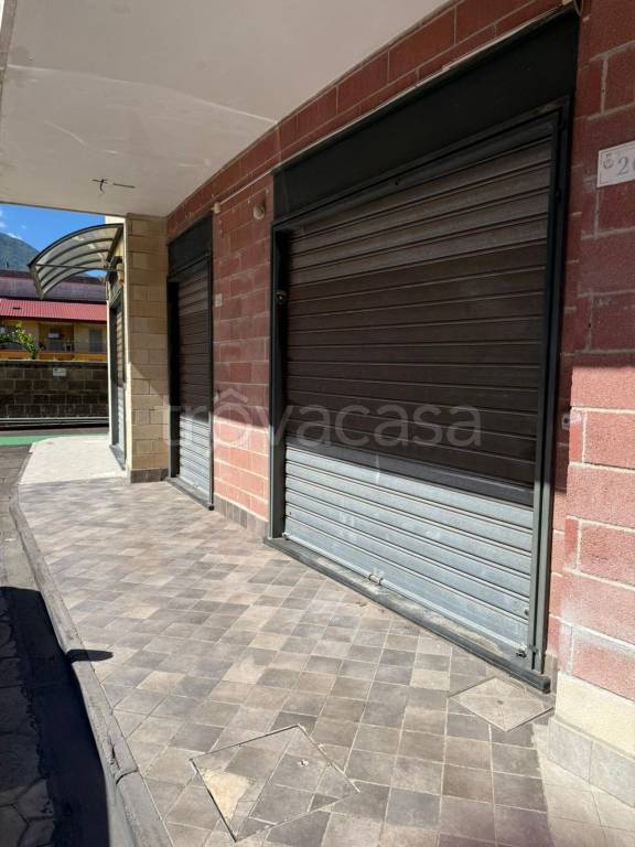 negozio in vendita a Nocera Superiore in zona Pecorari