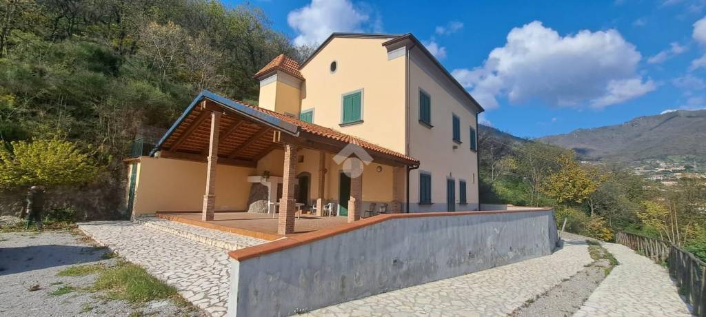 casa indipendente in vendita a Nocera Superiore