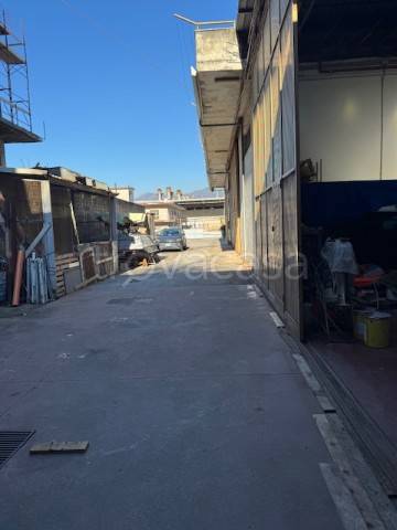 locale commerciale in vendita a Nocera Superiore in zona Pareti