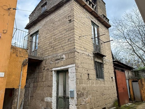 casa indipendente in vendita a Nocera Superiore in zona Pareti