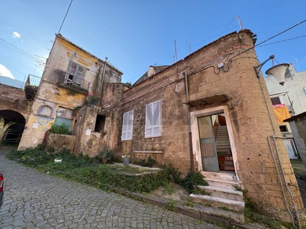 casa indipendente in vendita a Nocera Superiore in zona Pareti