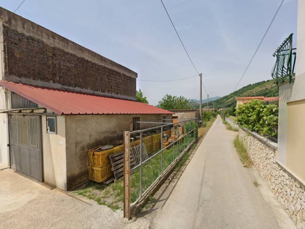 locale commerciale in vendita a Nocera Superiore