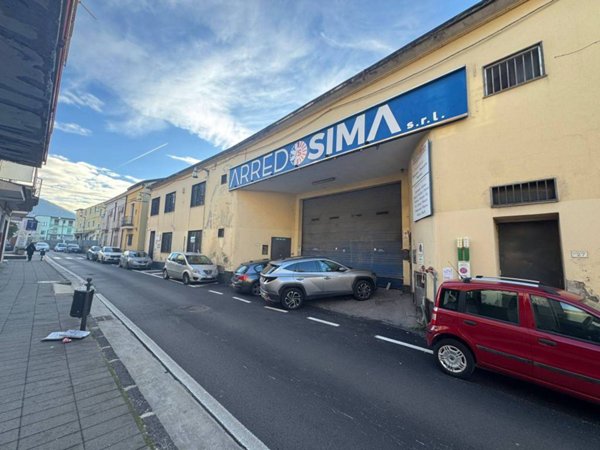 locale commerciale in vendita a Nocera Superiore
