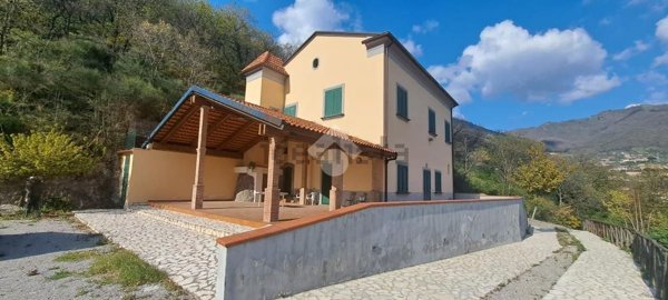 casa indipendente in vendita a Nocera Superiore