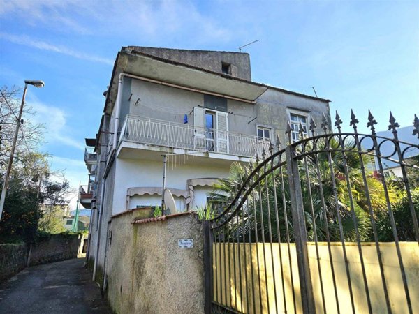 casa indipendente in vendita a Nocera Superiore in zona Pareti