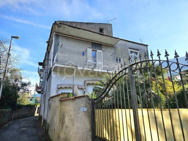 casa indipendente in vendita a Nocera Superiore in zona Pareti