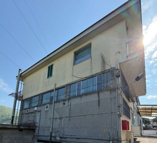locale commerciale in vendita a Nocera Superiore
