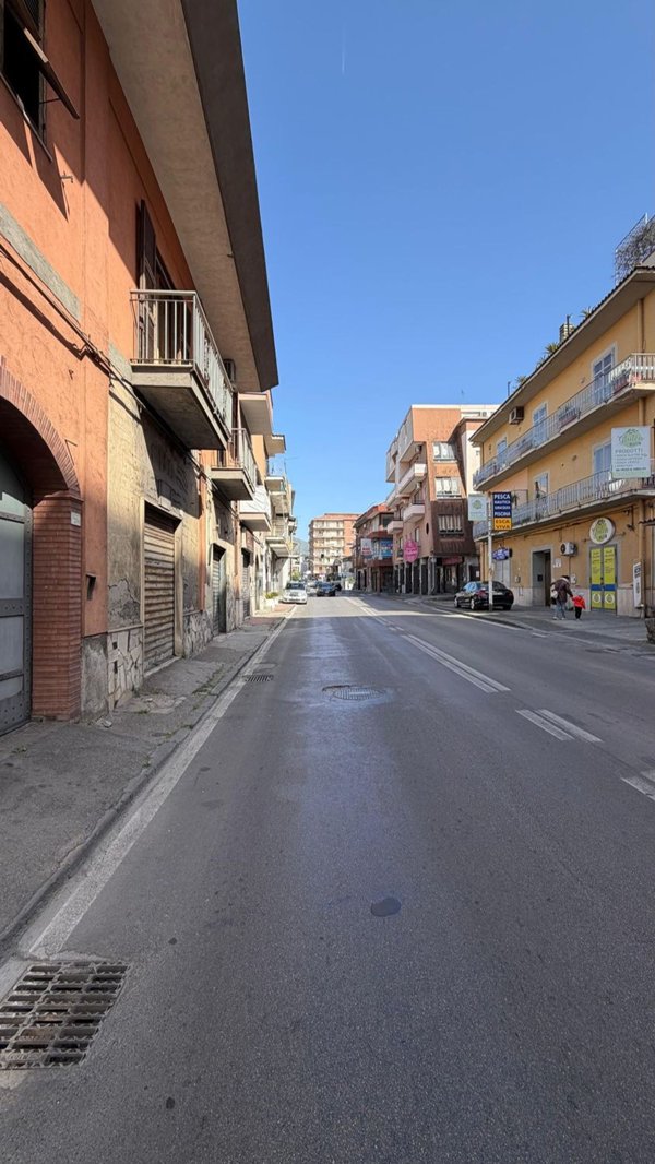 locale commerciale in vendita a Nocera Superiore