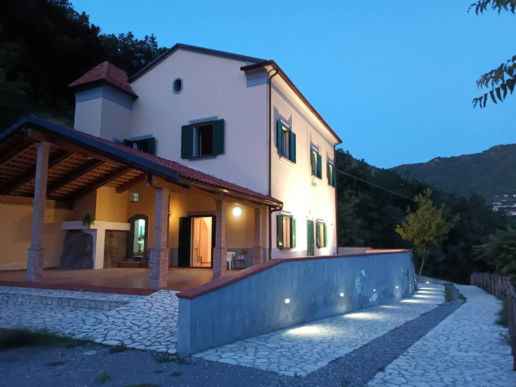 casa indipendente in vendita a Nocera Superiore