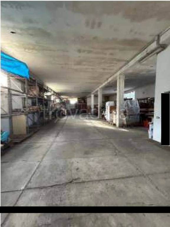 locale commerciale in vendita a Nocera Superiore