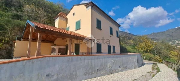 casa indipendente in vendita a Nocera Superiore in zona Pecorari
