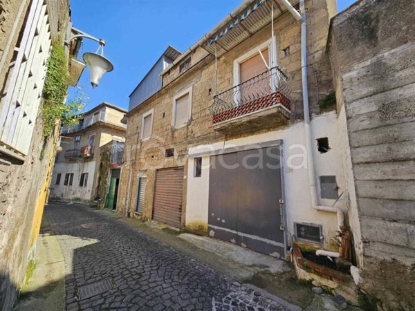 casa indipendente in vendita a Nocera Superiore in zona Pareti