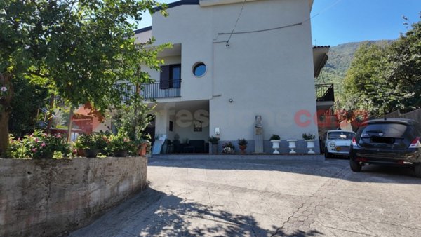 casa indipendente in vendita a Nocera Superiore in zona San Clemente
