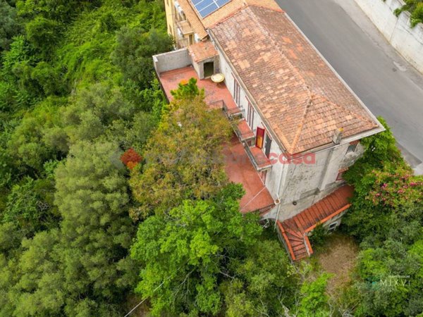 casa indipendente in vendita ad Ogliastro Cilento